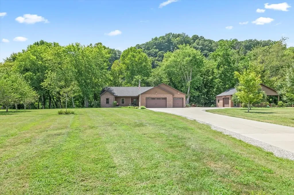 195 Hiawassee Lane Celina TN 38551