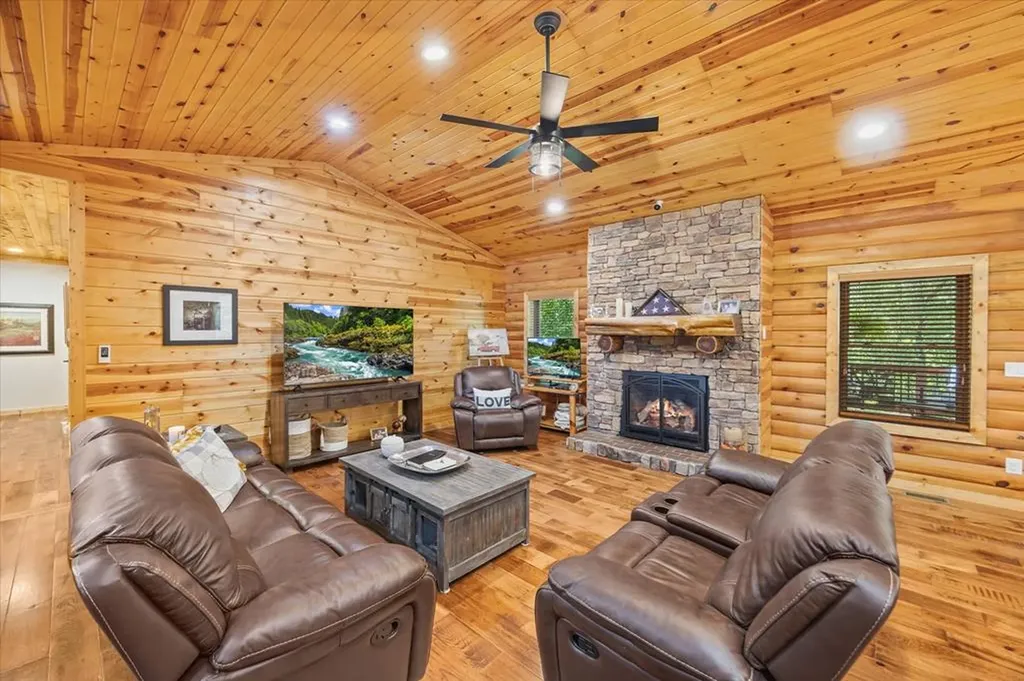 195 Hiawassee Lane Celina TN 38551