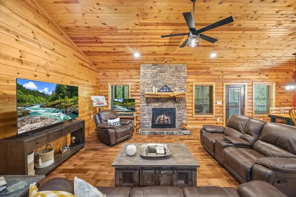 195 Hiawassee Lane Celina TN 38551