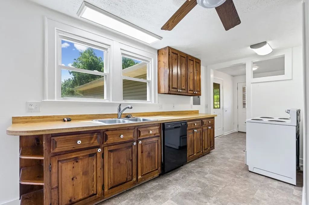 56 Elm Lane Sparta TN 38583