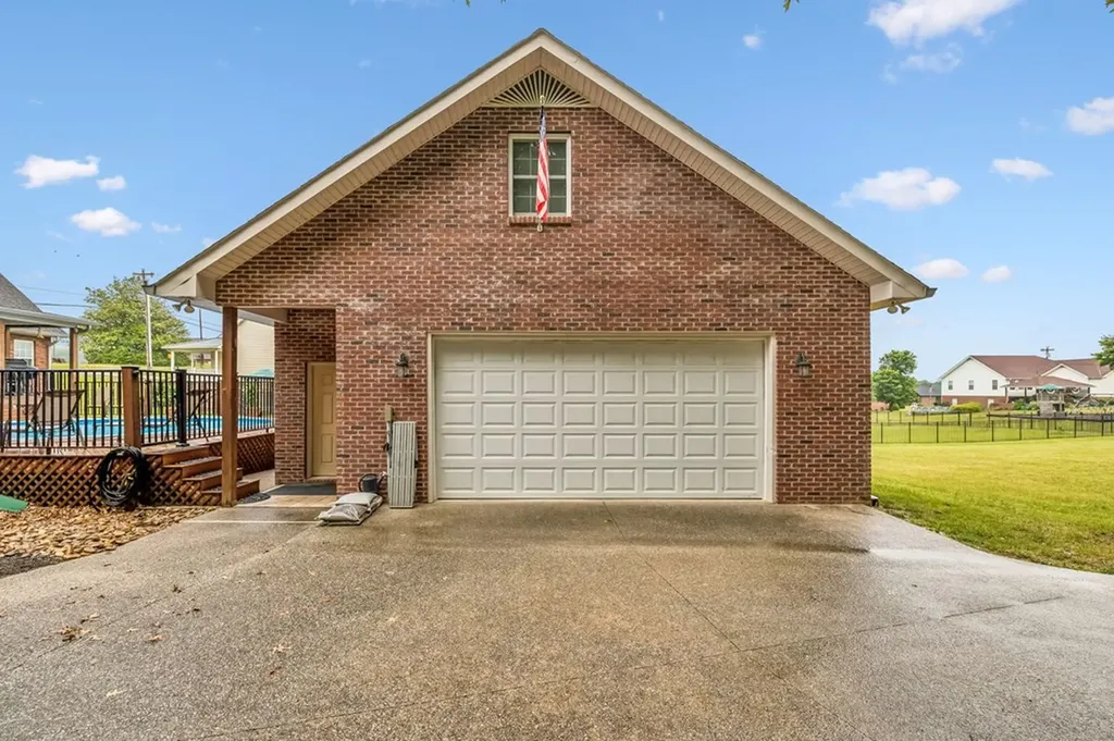 6 County House Circle Carthage TN 37030