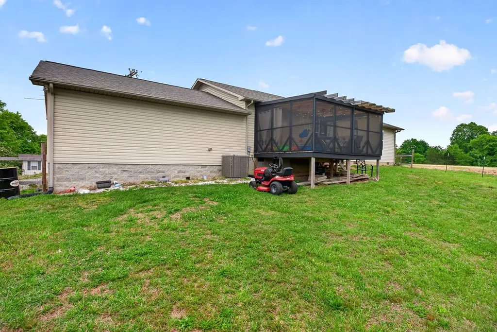 7341 Pleasant Ridge Road Sparta TN 38383