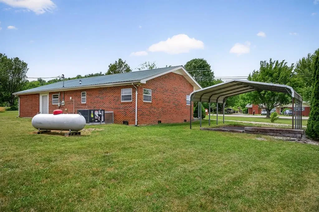 1372 Jamestown Highway Livingston TN 38570