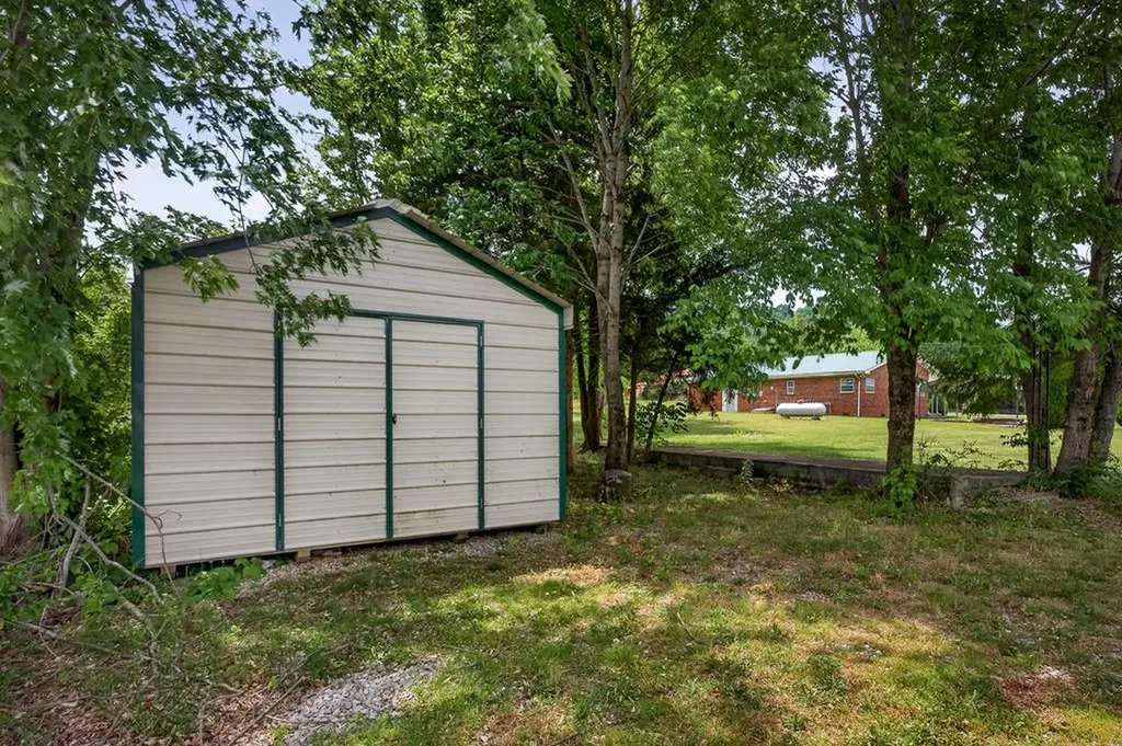 1372 Jamestown Highway Livingston TN 38570
