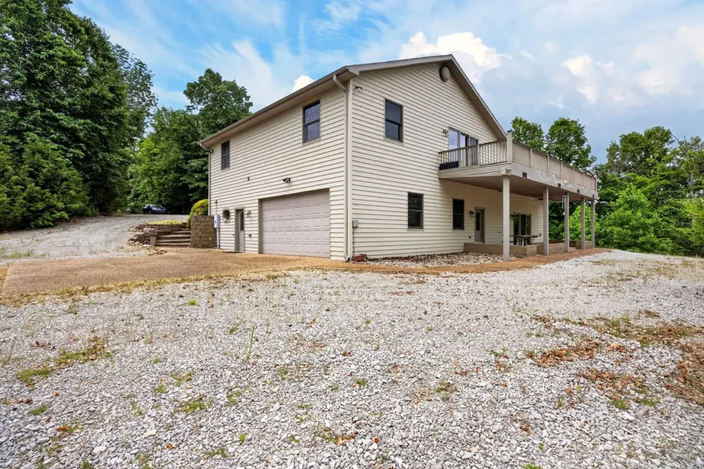 241 Hidden Cove Lane Allons TN 38541