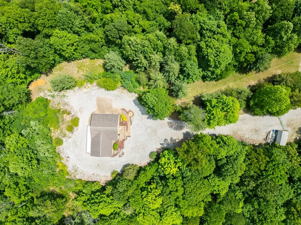 241 Hidden Cove Lane Allons TN 38541