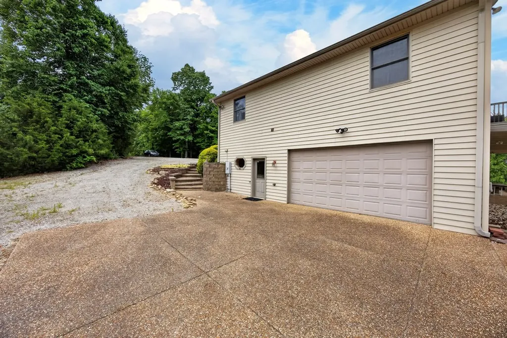 241 Hidden Cove Lane Allons TN 38541