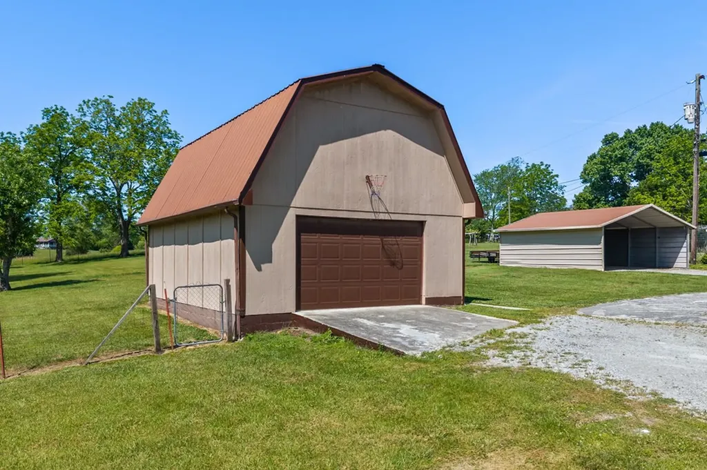 1805 Open Range Road Crossville TN 38555