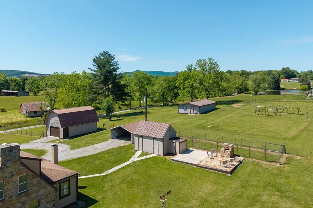 1805 Open Range Road Crossville TN 38555