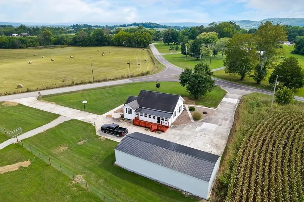 1462 Franks Ferry Road Sparta TN 38583