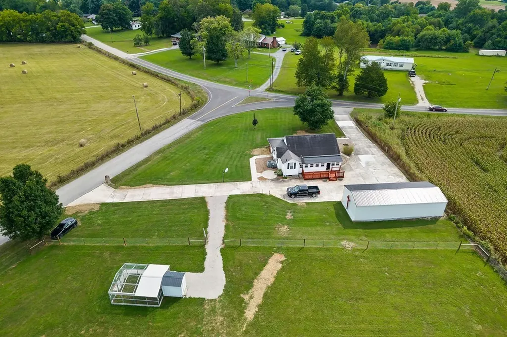 1462 Franks Ferry Road Sparta TN 38583