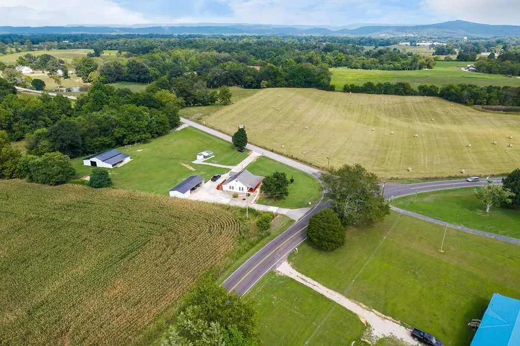 1462 Franks Ferry Road Sparta TN 38583