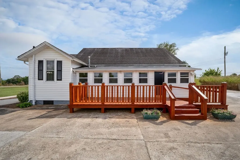 1462 Franks Ferry Road Sparta TN 38583