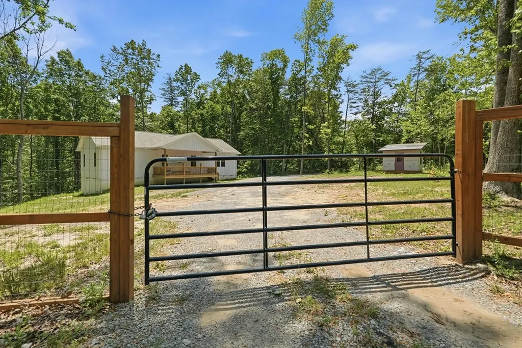 3882 Glade Creek Road Sparta TN 38583