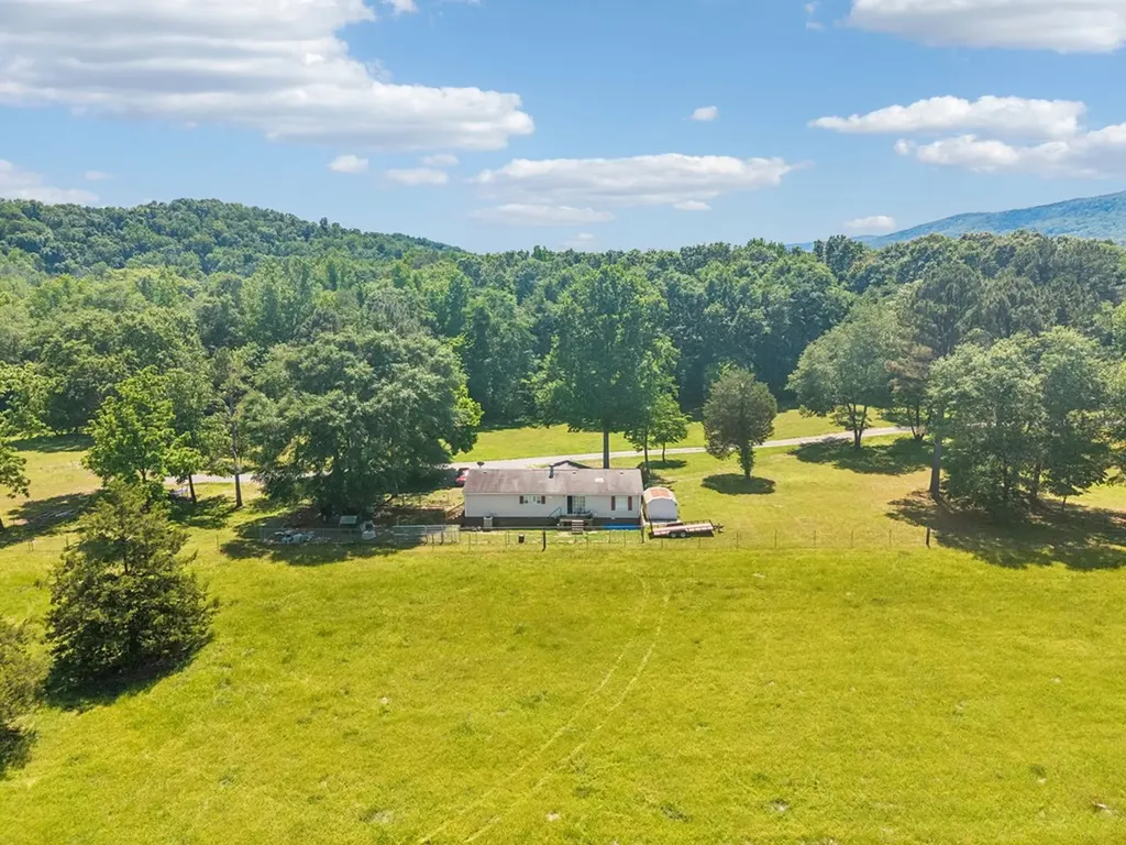 49 Cutting Edge Lane Dunlap TN 37327