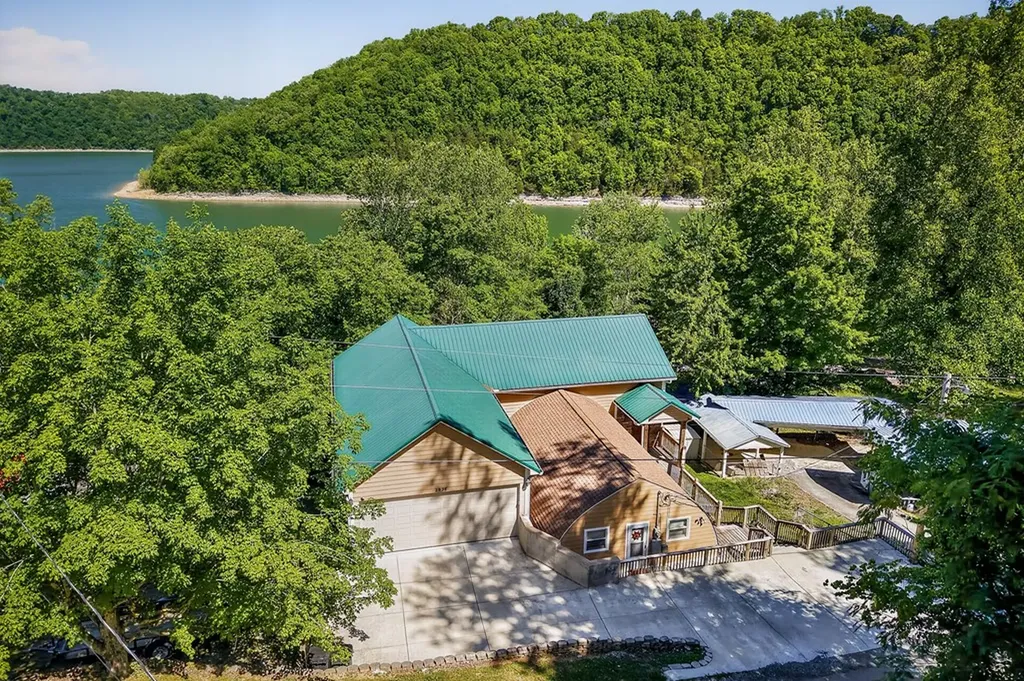 2975 Johnson Chapel Road Sparta TN 38583