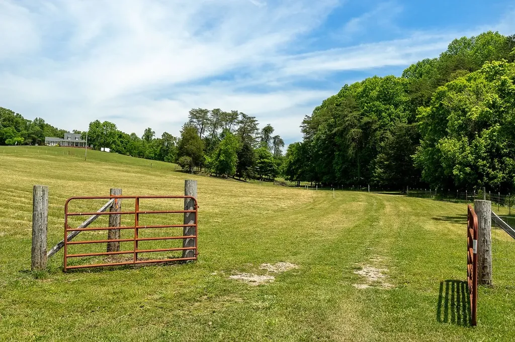 29 +/- Acres Standing Stone Highway Hilham TN 38568