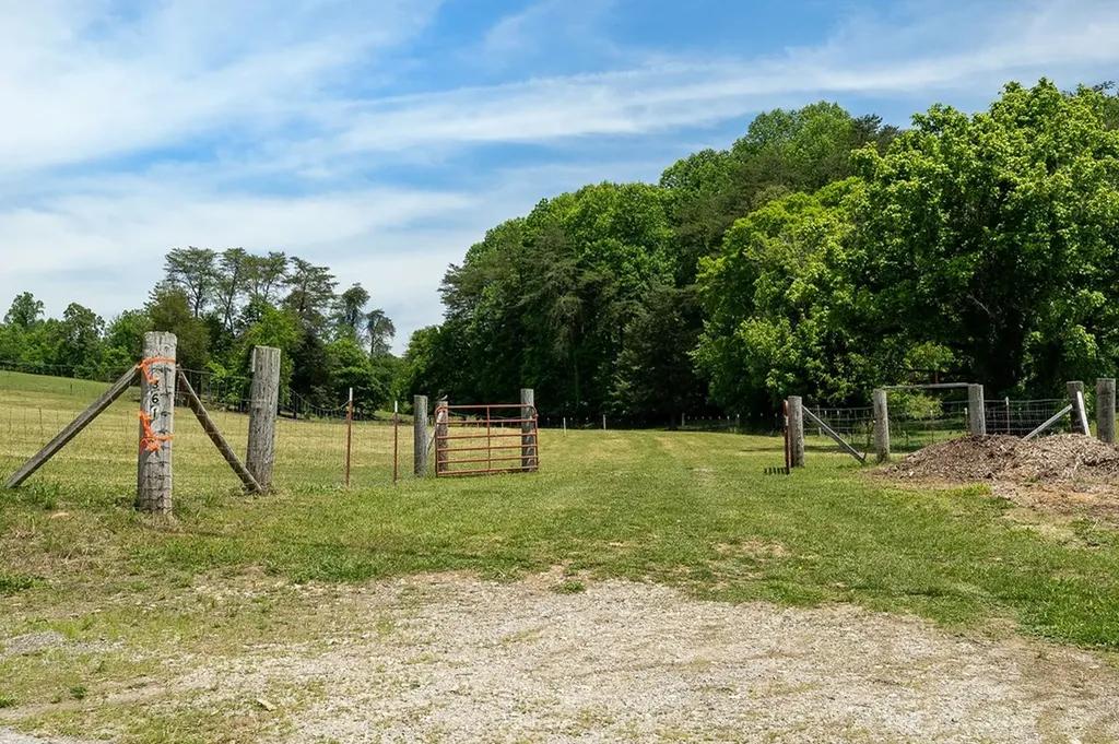 29 +/- Acres Standing Stone Highway Hilham TN 38568