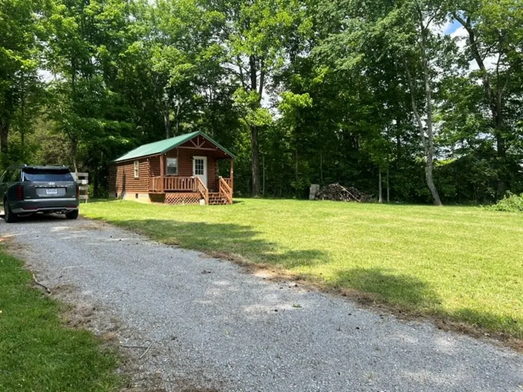 9433 Crossville Highway Sparta TN 38583