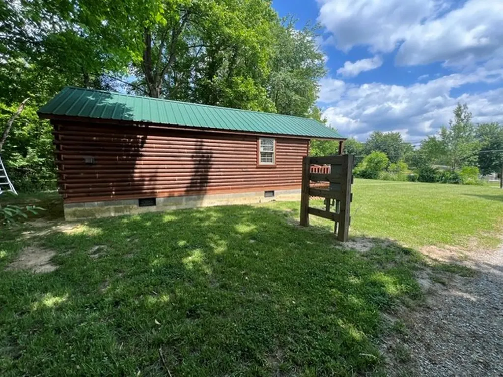 9433 Crossville Highway Sparta TN 38583