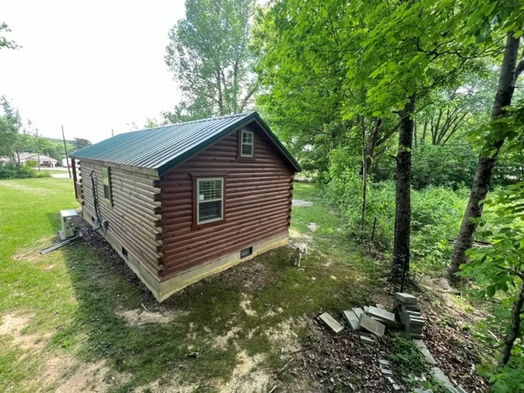 9433 Crossville Highway Sparta TN 38583