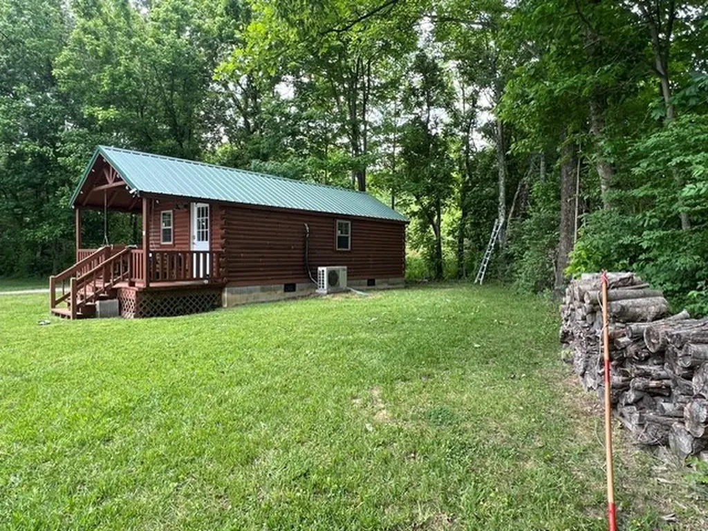 9433 Crossville Highway Sparta TN 38583