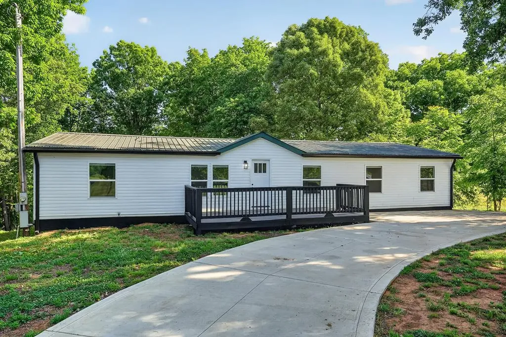 1883 Browntown Road Sparta TN 38583