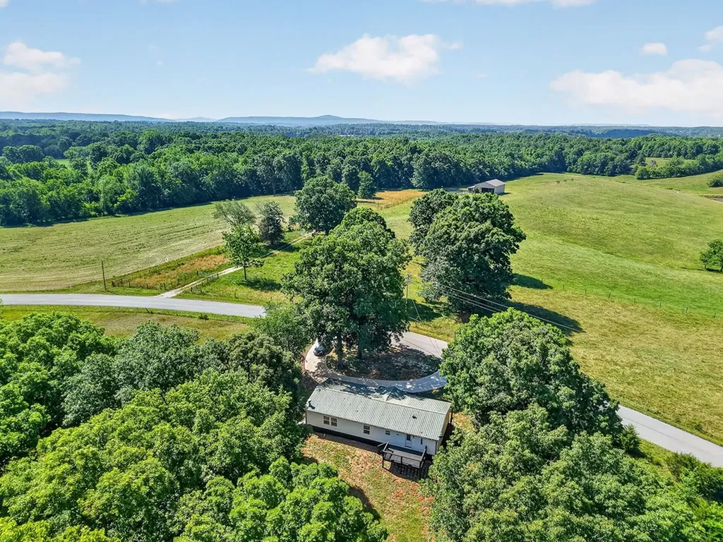 1883 Browntown Road Sparta TN 38583