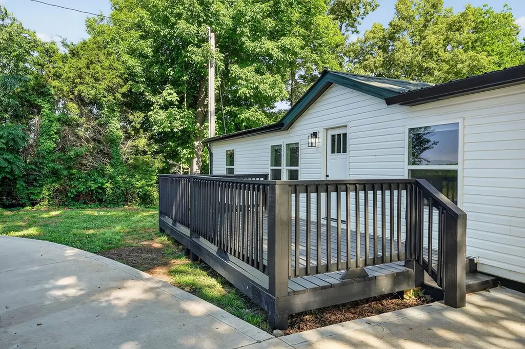 1883 Browntown Road Sparta TN 38583