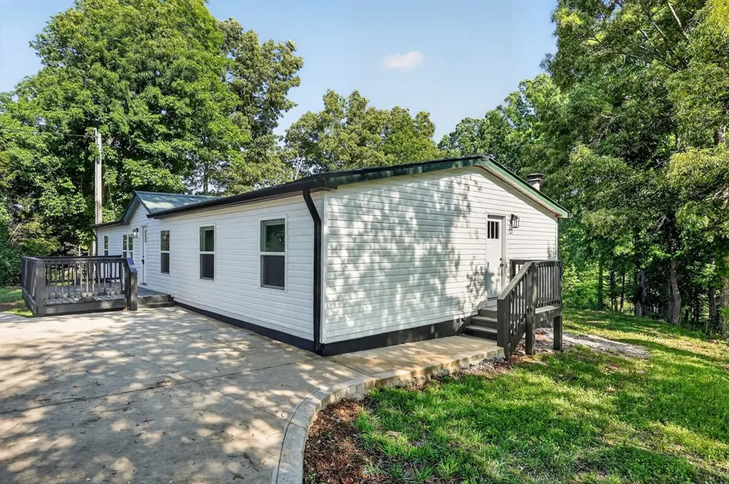 1883 Browntown Road Sparta TN 38583