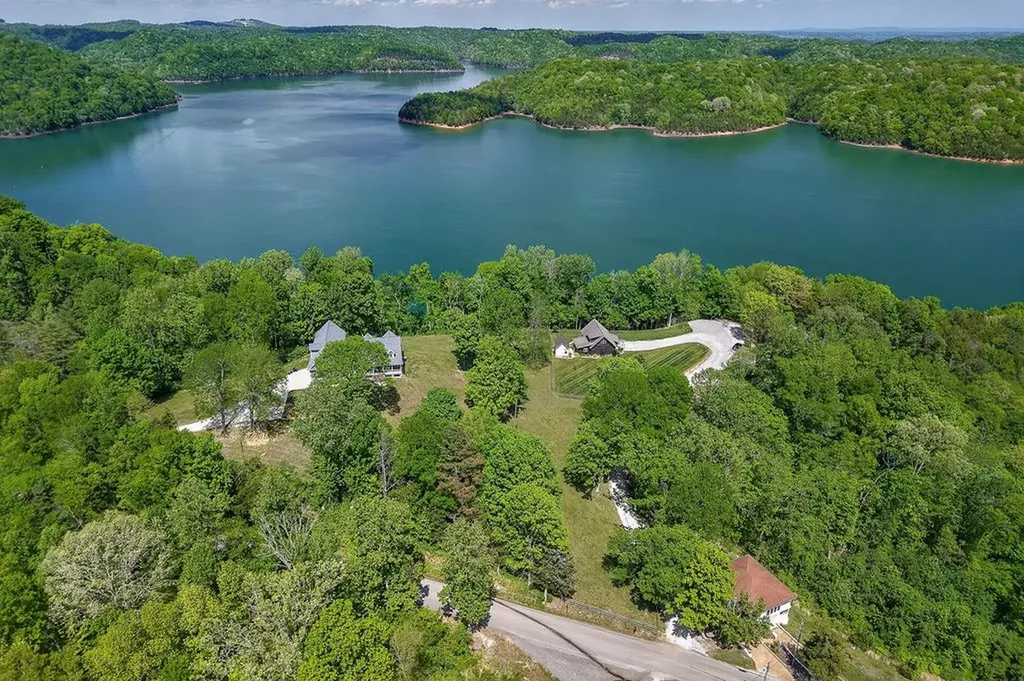 487 Cedar Hill Road Celina TN 38551