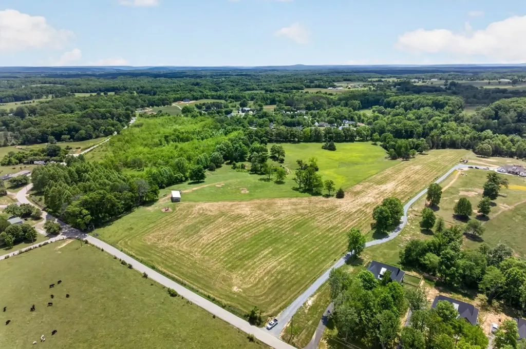 6310 Thomas Twin Oak Road Baxter TN 38544