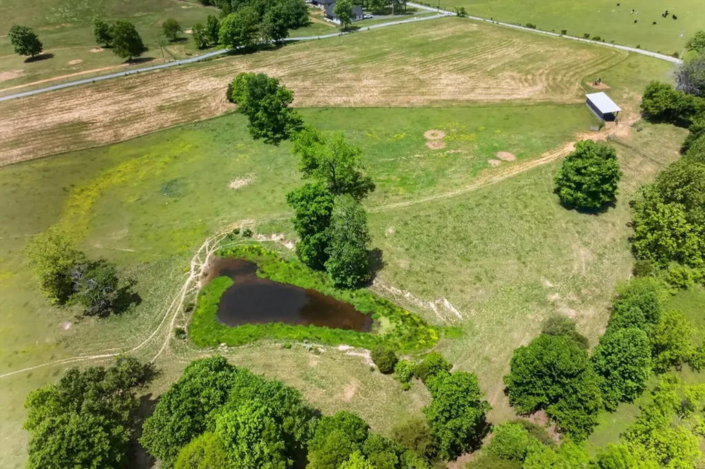 6310 Thomas Twin Oak Road Baxter TN 38544