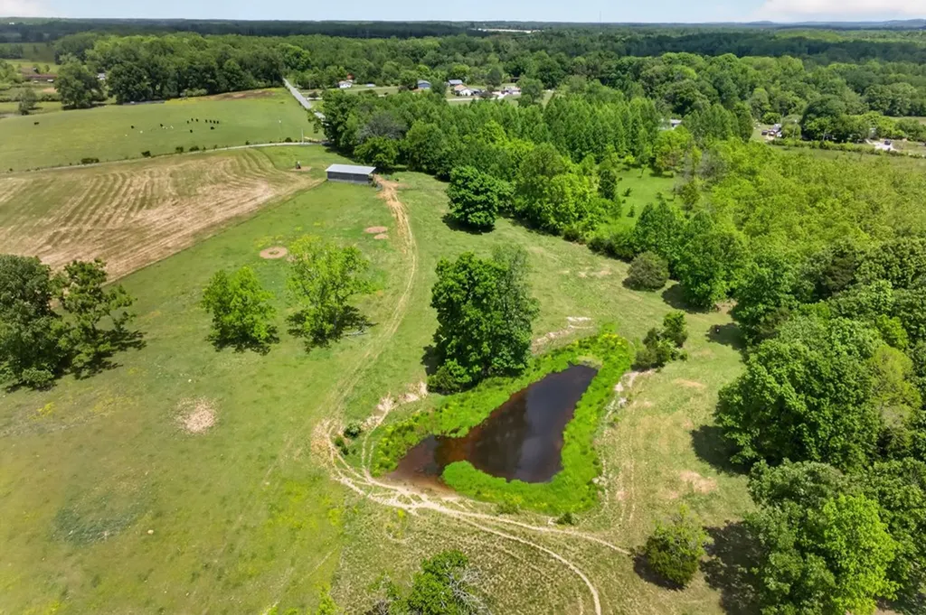 6310 Thomas Twin Oak Road Baxter TN 38544