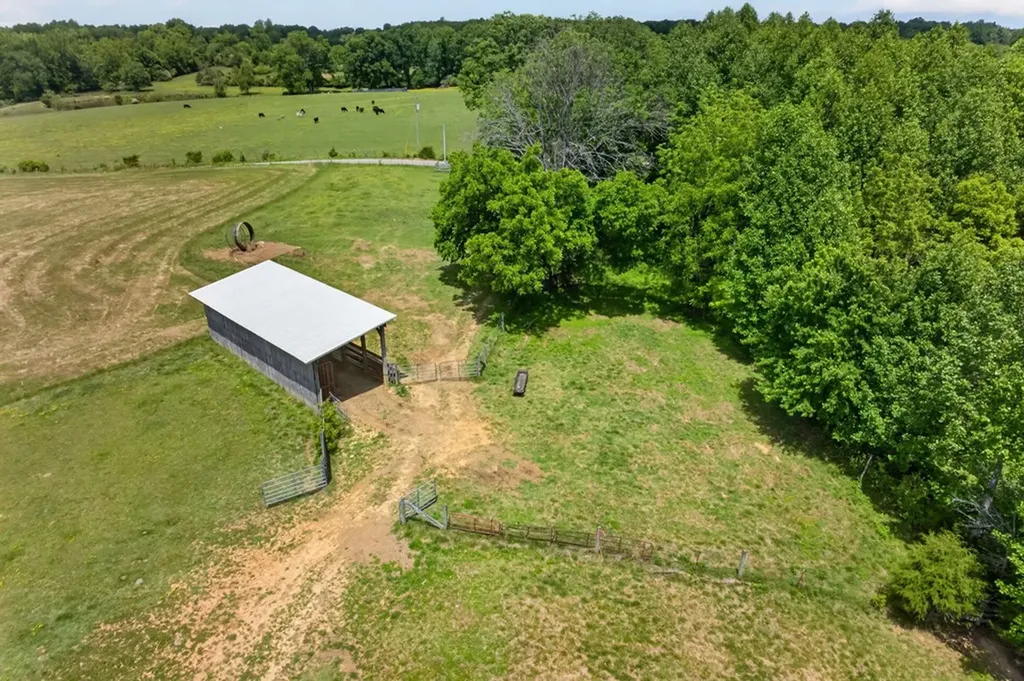 6310 Thomas Twin Oak Road Baxter TN 38544