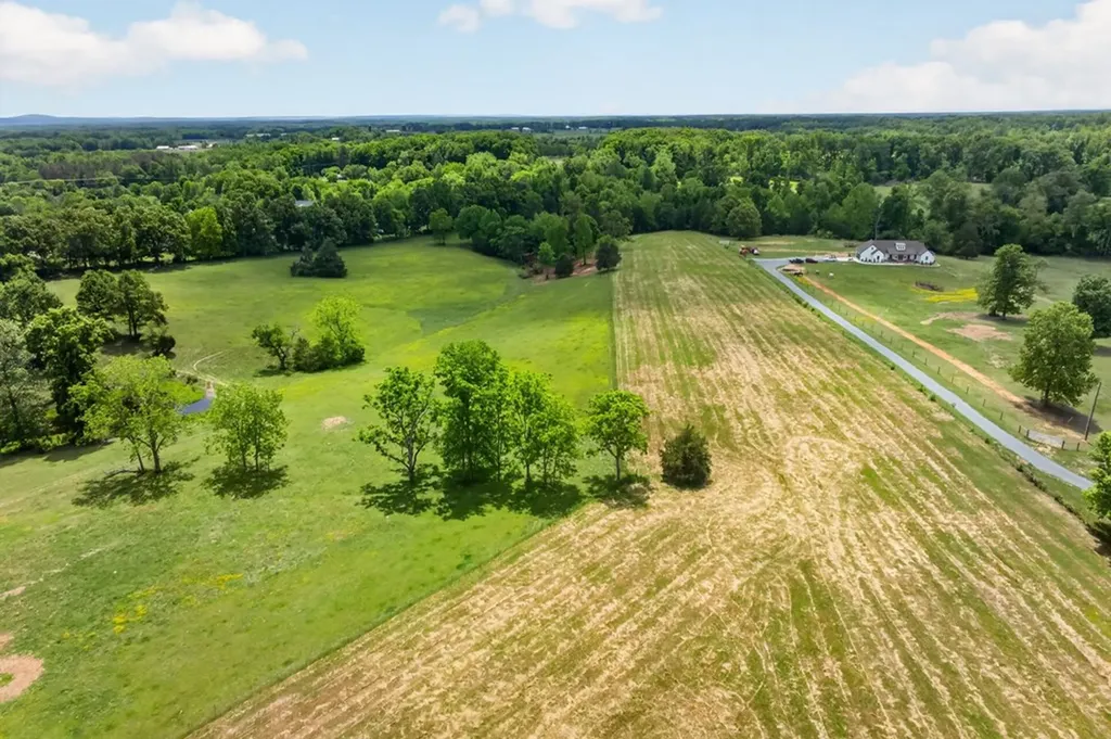 6310 Thomas Twin Oak Road Baxter TN 38544