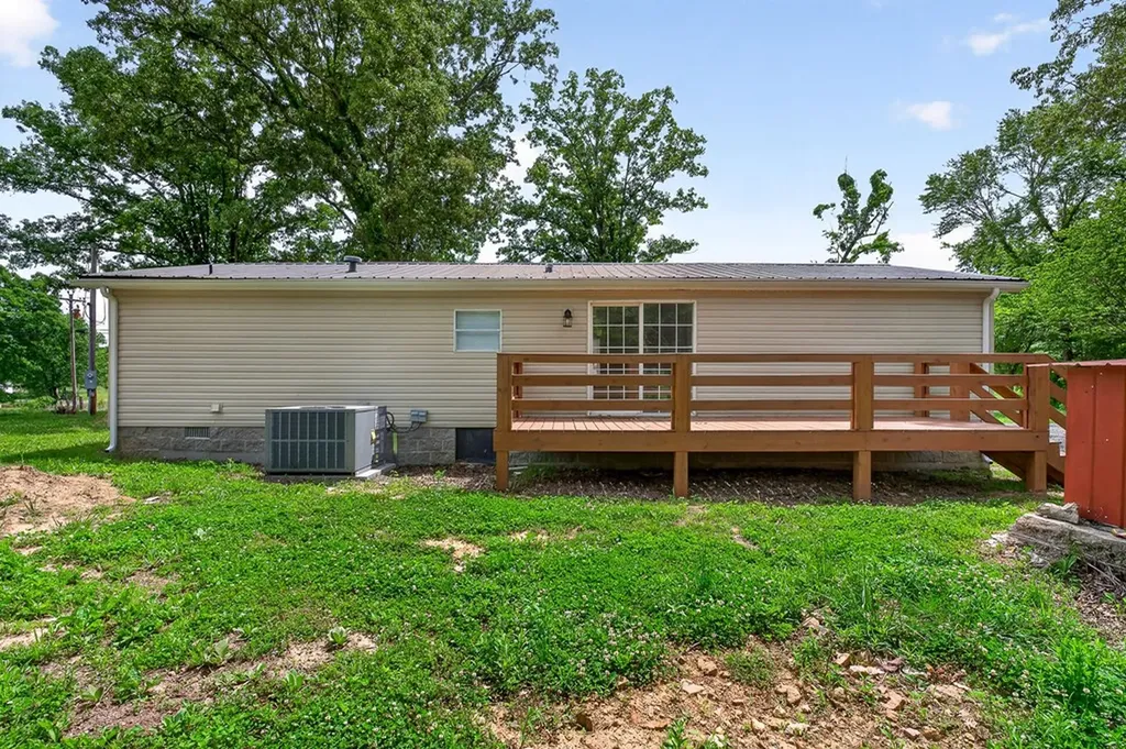 1437 Jefferson Road Smithville TN 37166
