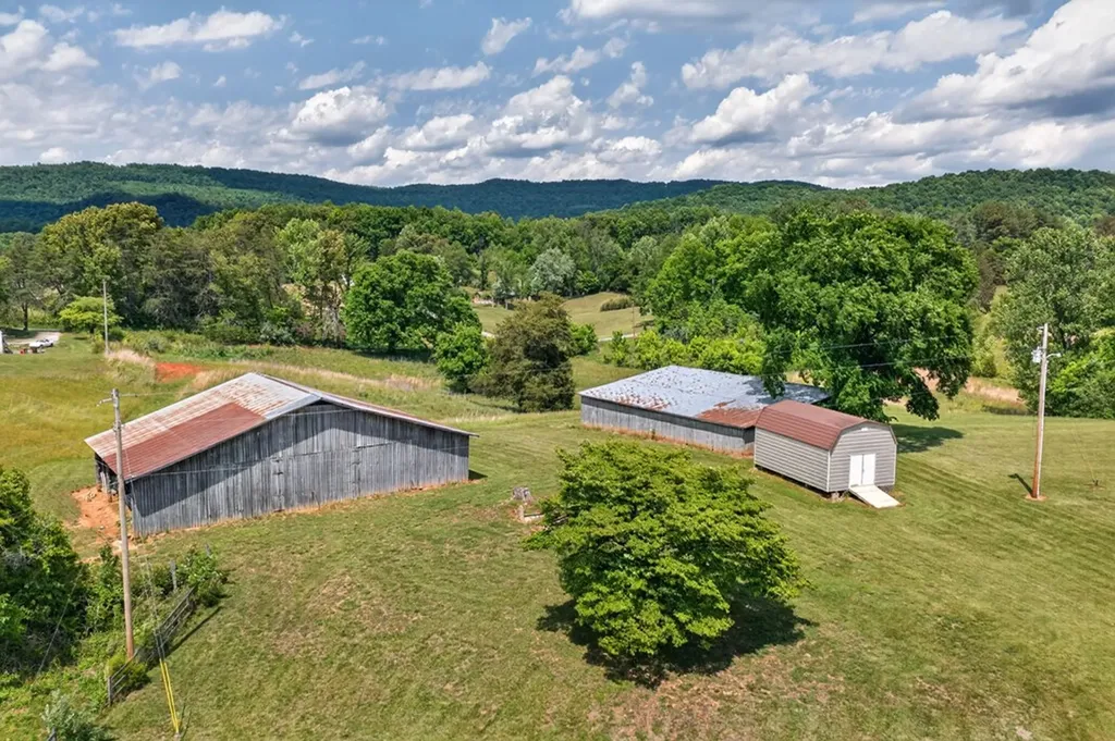 1444 Cherry Creek Road Sparta TN 38583-5777
