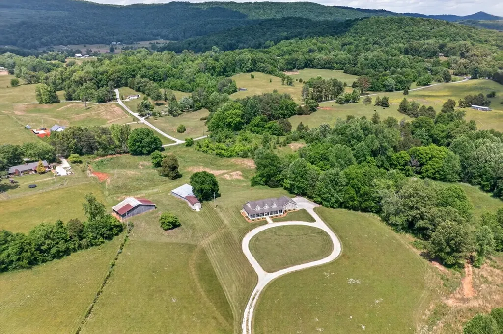 1444 Cherry Creek Road Sparta TN 38583-5777