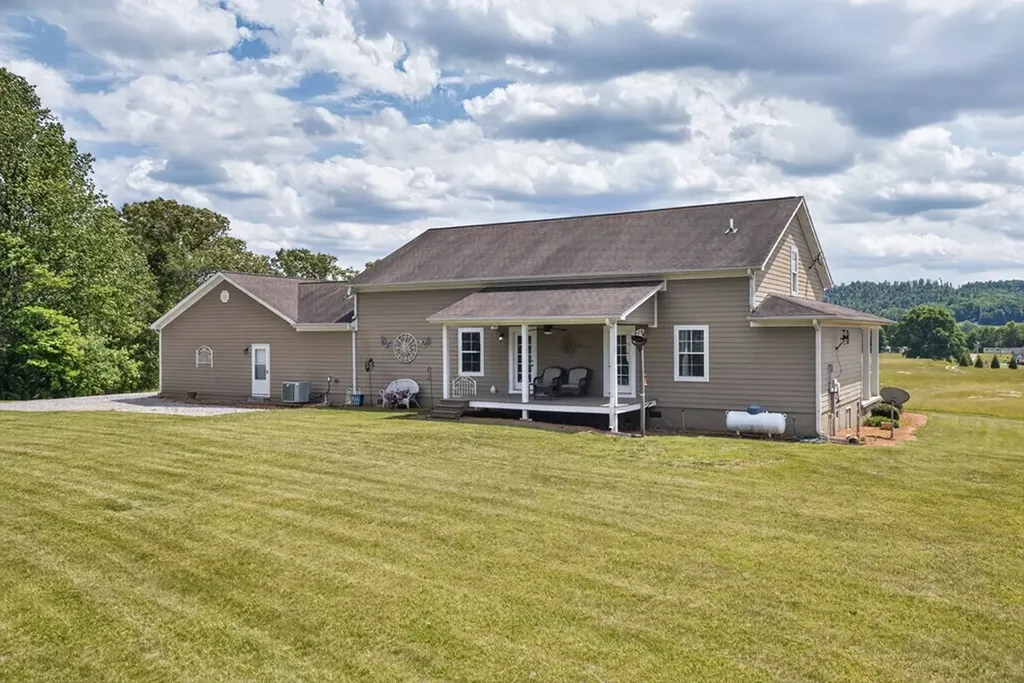 1444 Cherry Creek Road Sparta TN 38583-5777