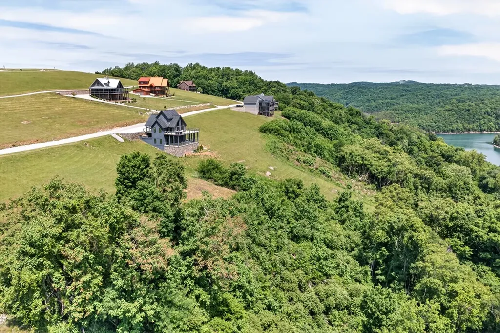 71A Catfish Road Hilham TN 38568