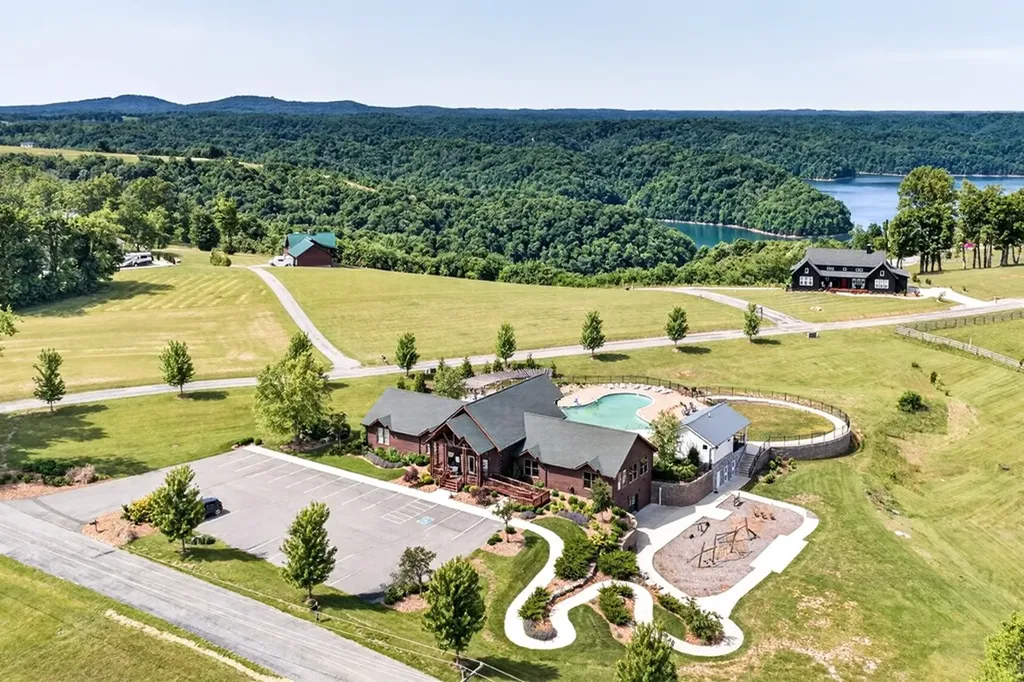 71A Catfish Road Hilham TN 38568