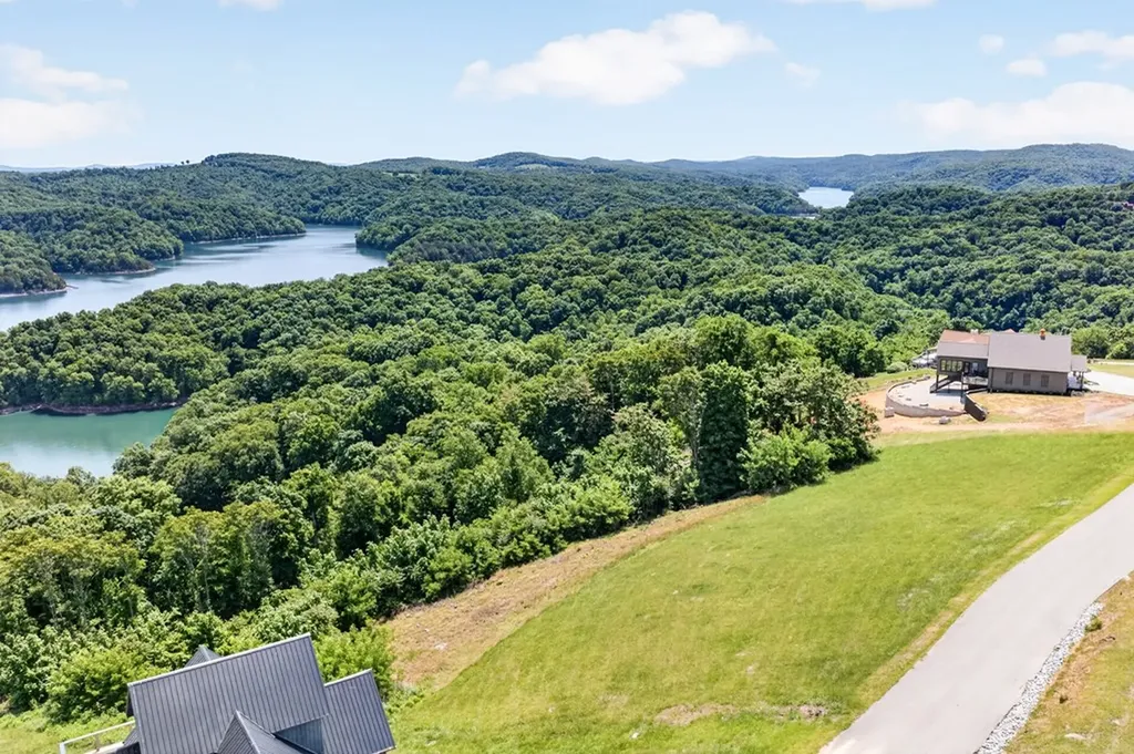 71A Catfish Road Hilham TN 38568