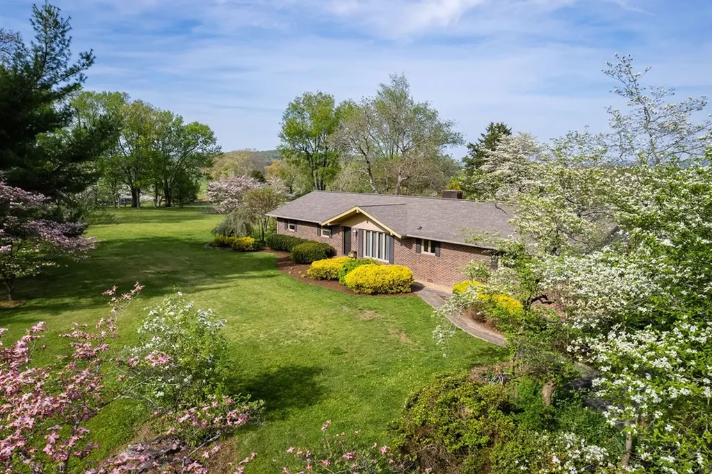 538 Turntable Road Sparta TN 38583