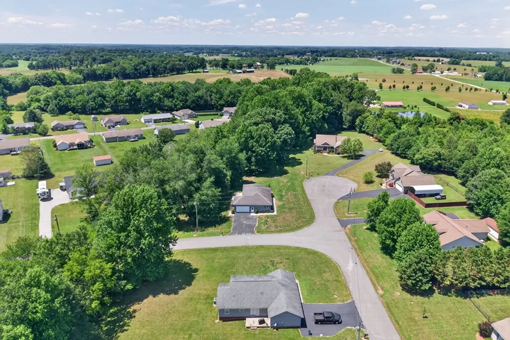 197 Rustling Oaks Sparta TN 38583