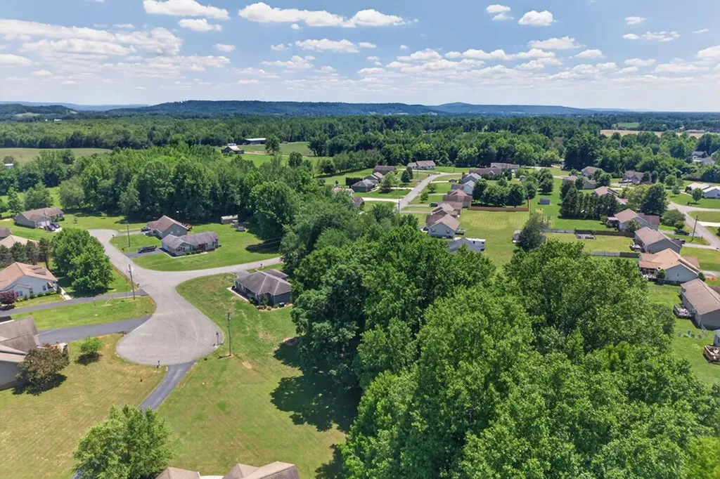 197 Rustling Oaks Sparta TN 38583
