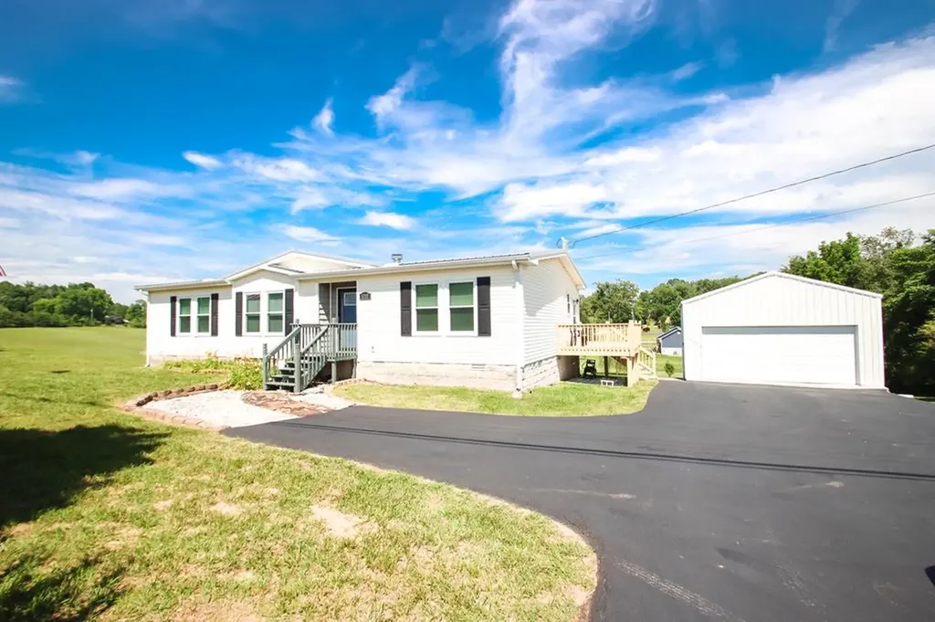 5737 Old Kentucky Road Sparta TN 38583