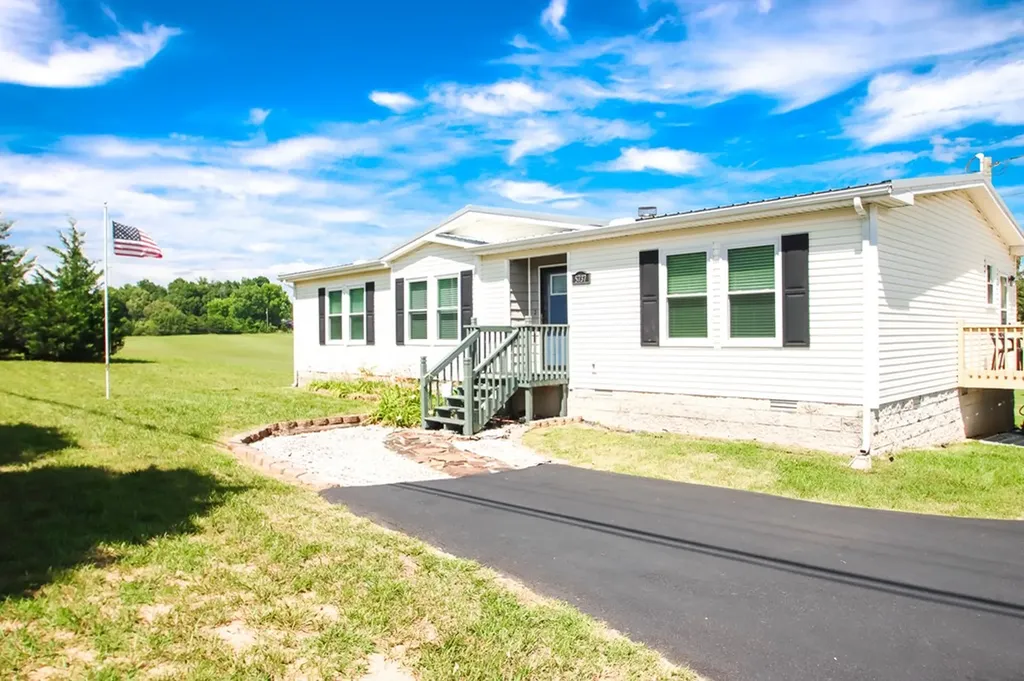5737 Old Kentucky Road Sparta TN 38583
