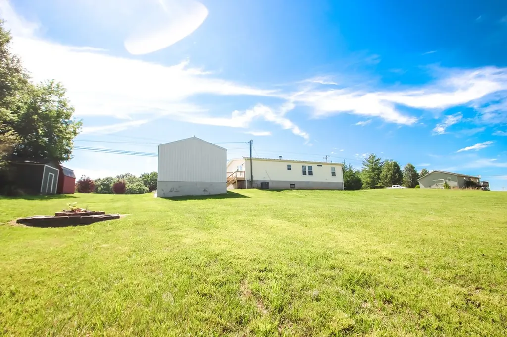 5737 Old Kentucky Road Sparta TN 38583