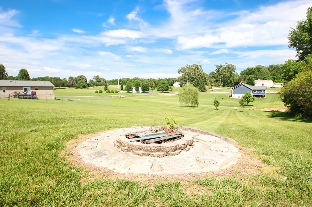 5737 Old Kentucky Road Sparta TN 38583